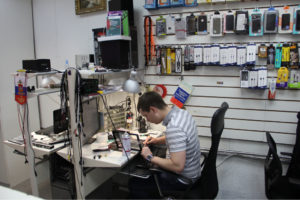 7 лучших мастерских по ремонту телефонов и ноутбуков в Воронеже