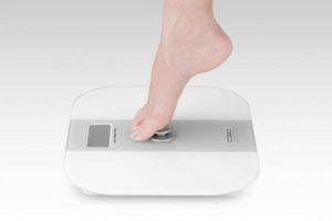 Как выбрать напольные весы: контролируем вес