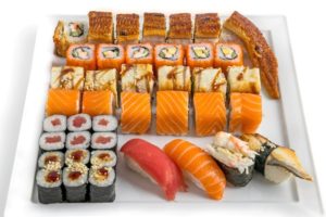 12 лучших доставок суши и роллов в Спб