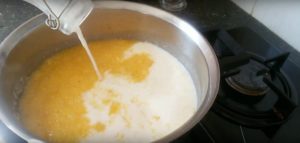Как варить кукурузную кашу на молоке или воде