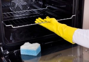 9 способов отмыть духовку от жира и нагара