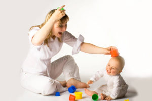 Как развивать ребенка в возрасте 3 месяцев: активные игры, полезные советы