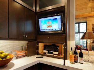 Лучшие недорогие телевизоры — от моделей для кухни до устройств для гостиной