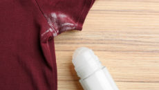 10 способов удалить пятна от дезодоранта