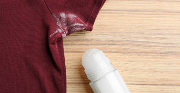 10 способов удалить пятна от дезодоранта