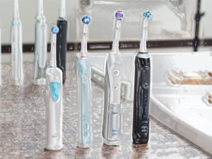 Как выбрать зубную щетку? Достоинства и недостатки разных моделей