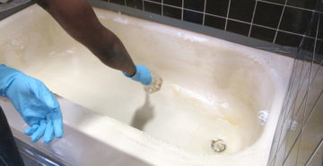 10 лучших способов очистить налёт в ванной