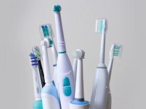 Как выбрать электрическую зубную щетку – ттт‹ЂЉЋЊЉЂттты стоматологов